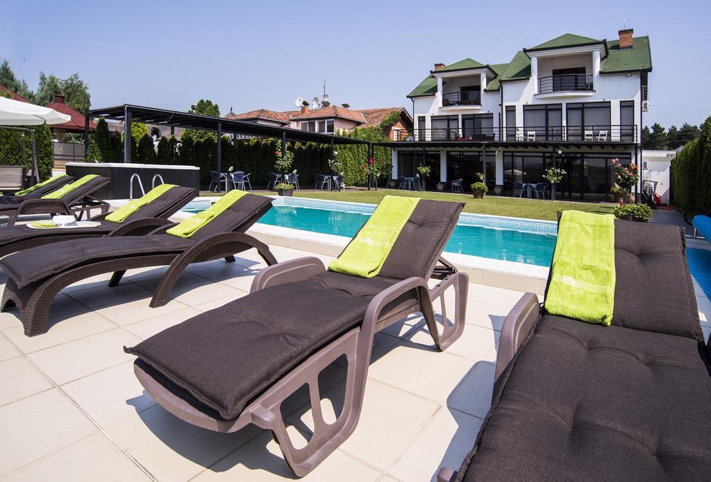 Guest House Panorama Aqualux With Free Parking Novi Sad Exterior foto