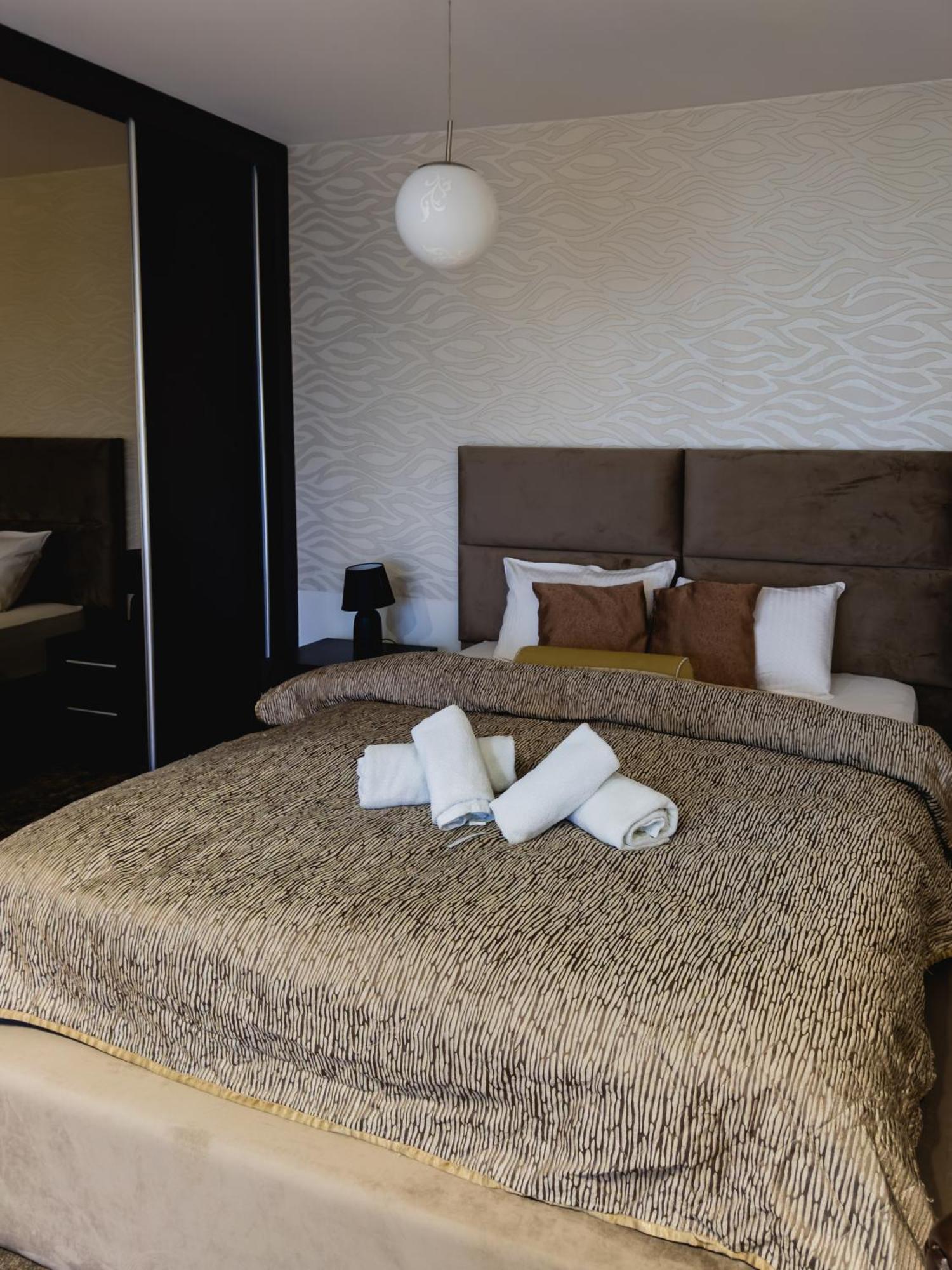 Guest House Panorama Aqualux With Free Parking Novi Sad Exterior foto