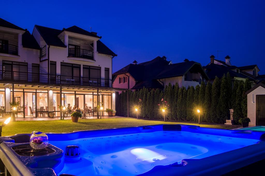 Guest House Panorama Aqualux With Free Parking Novi Sad Exterior foto